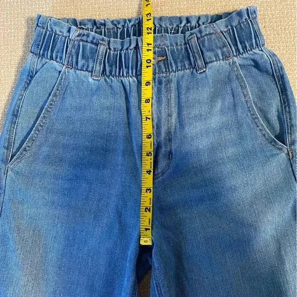 American Eagle 6 Baggy Mom Jean in Blue Street Elastic Waist - Picture 5 of 8